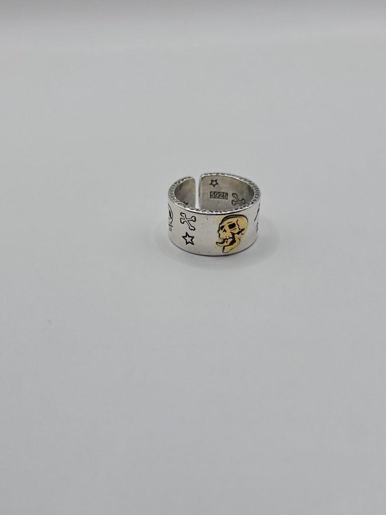 Chunky skull ring