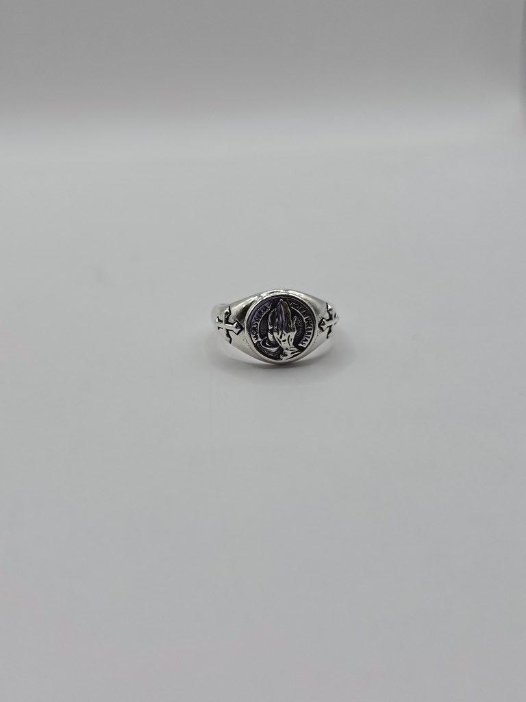 Praying hands ring